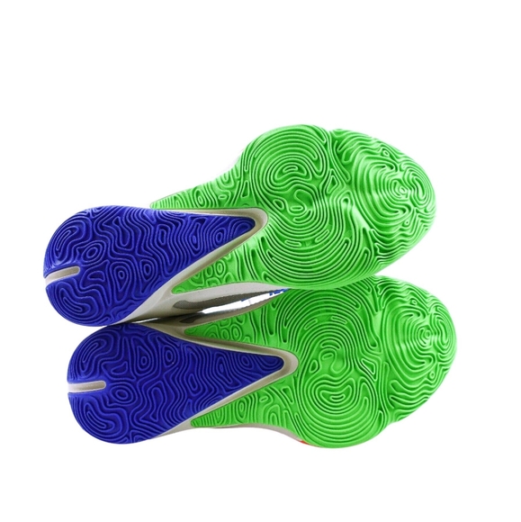 Nike Men's Zoom Freak 3 Light Athletic Sneaker - Picture 2 of 10